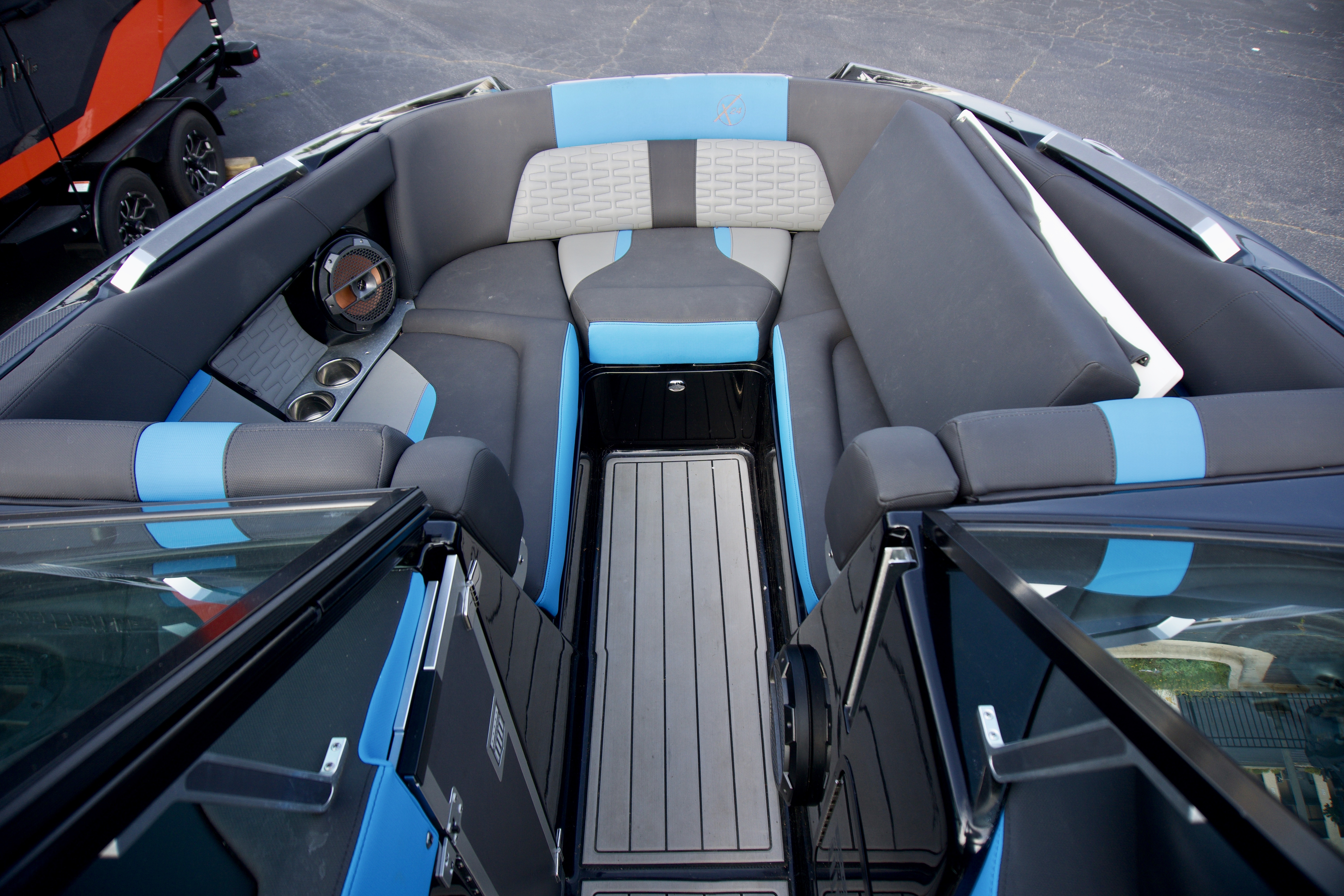 2019 MasterCraft X24 [10] 1M25119A
